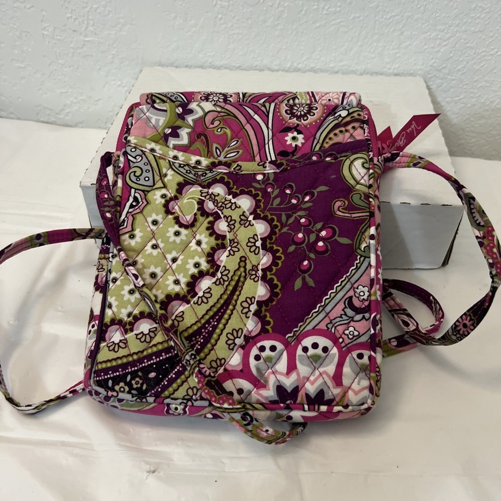 Vera Bradley Very Berry Paisley mini crossbody hipster bag 6.5 X 8.5 Floral NWOT - Picture 2 of 6